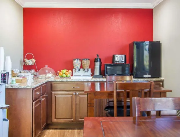 Econo Lodge Lanett hotel detail image 3