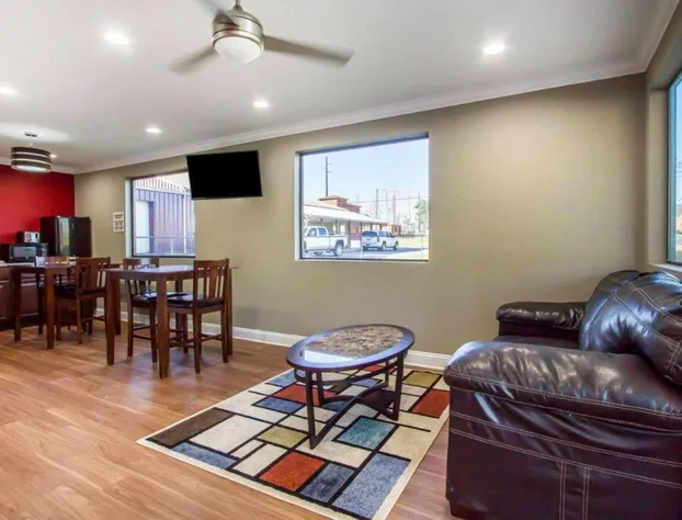 Econo Lodge Lanett hotel detail image 3