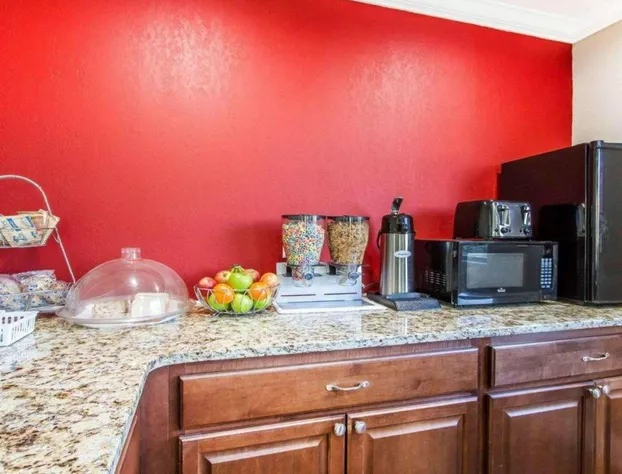 Econo Lodge Lanett hotel detail image 4