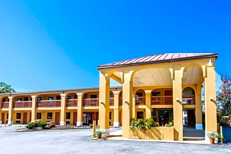 Days Inn by Wyndham Opelika hotel detail image 1