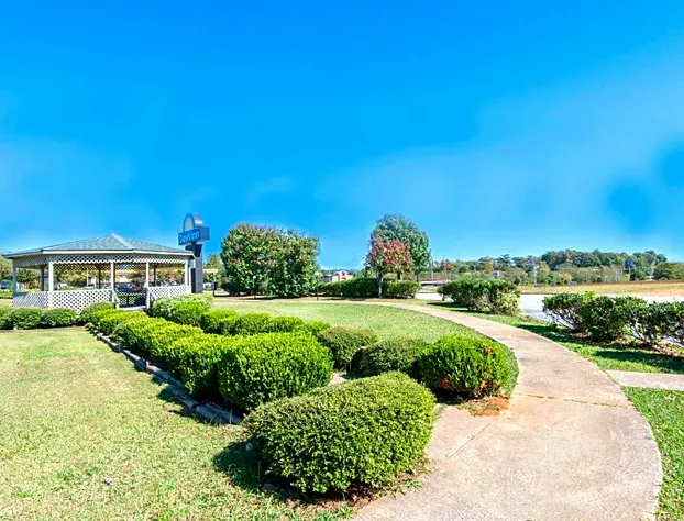 Days Inn by Wyndham Opelika hotel detail image 4