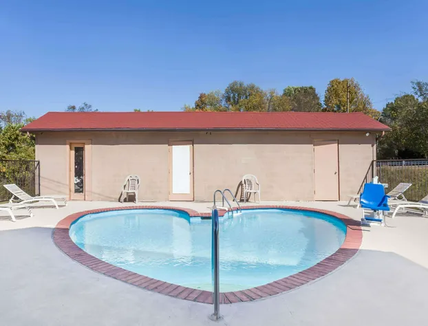 Travelodge by Wyndham Clarksville hotel detail image 4