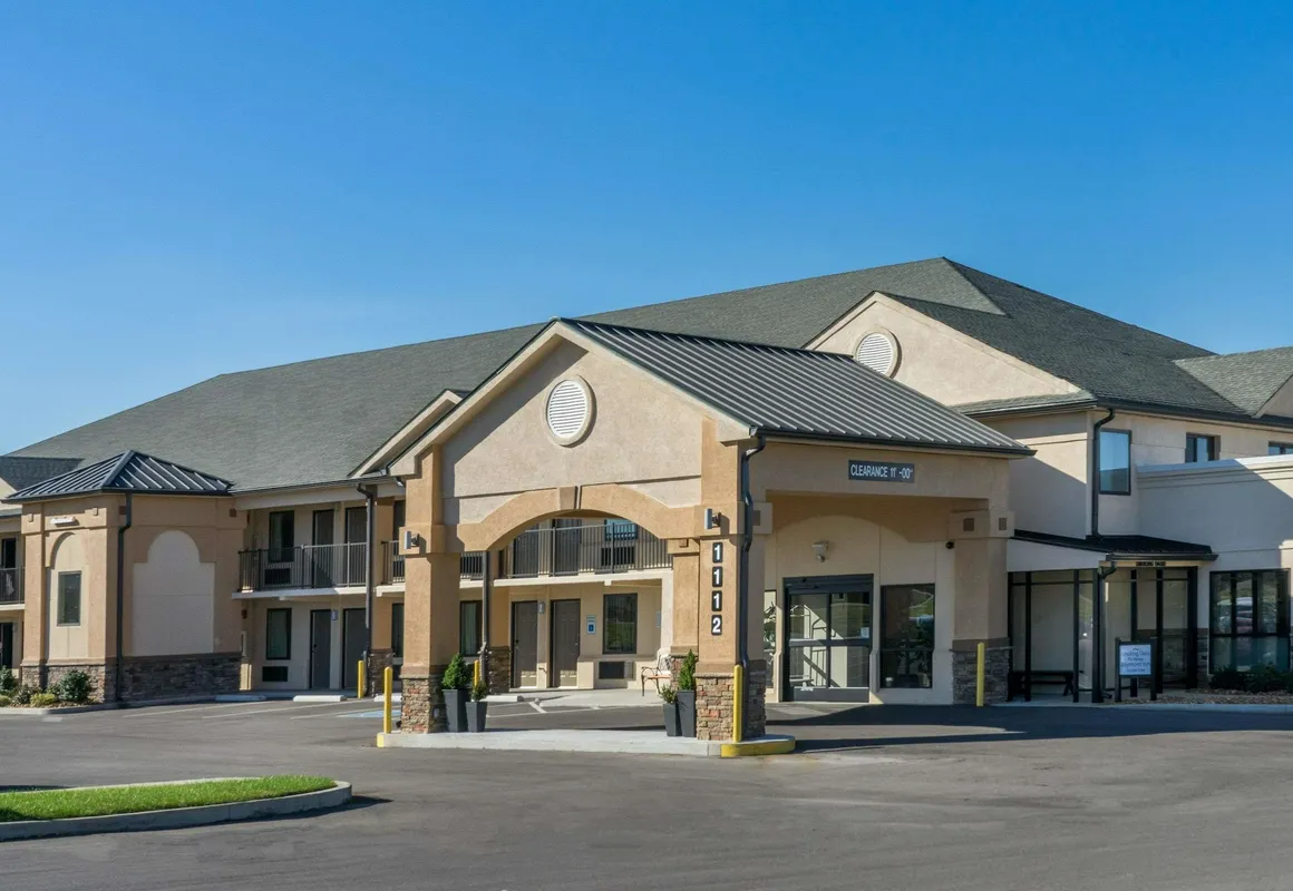 Baymont by Wyndham Clarksville hotel hero