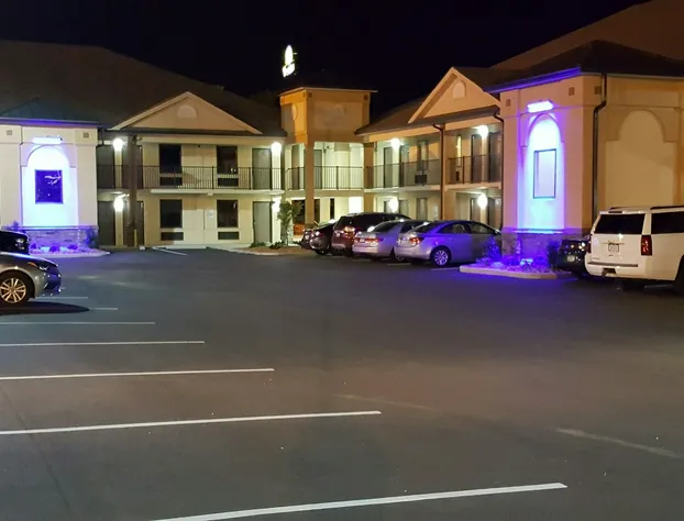 Baymont by Wyndham Clarksville hotel detail image 1