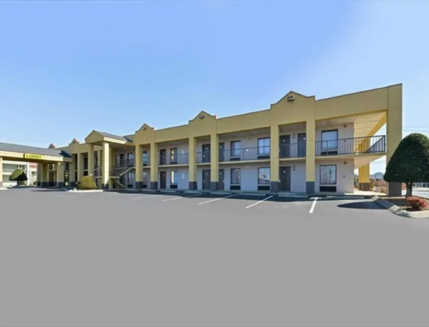 Super 8 by Wyndham Clarksville Northeast hotel detail image 3