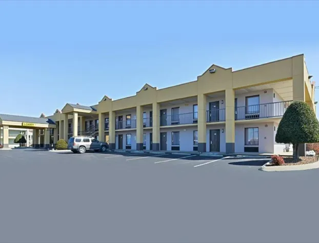 Super 8 by Wyndham Clarksville Northeast hotel detail image 4