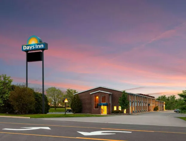 Days Inn by Wyndham Rockford I-90 Casino District hotel detail image 1