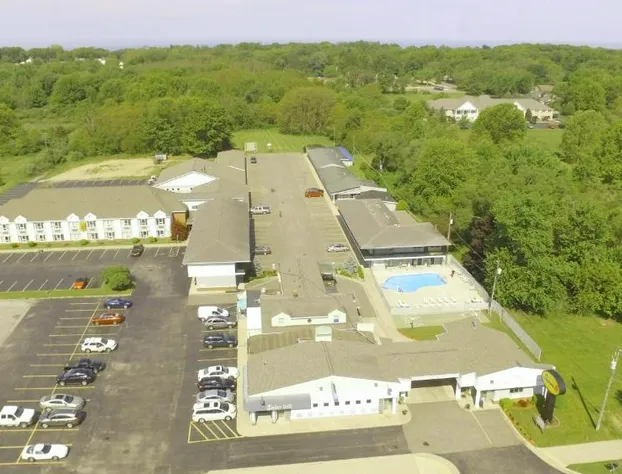 Super 8 by Wyndham Stevensville/St. Joseph hotel detail image 2