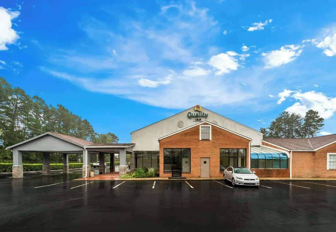 Quality Inn hotel hero