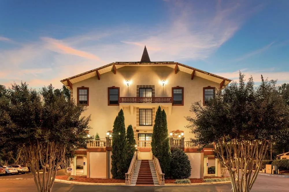 Hampton Inn Helen hotel hero