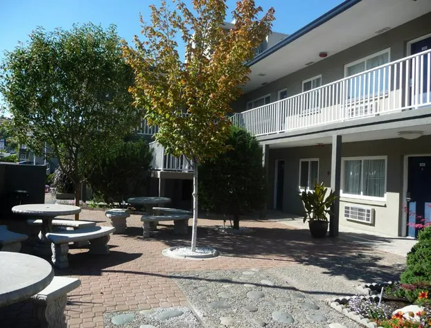 Travelodge by Wyndham Kamloops hotel detail image 1