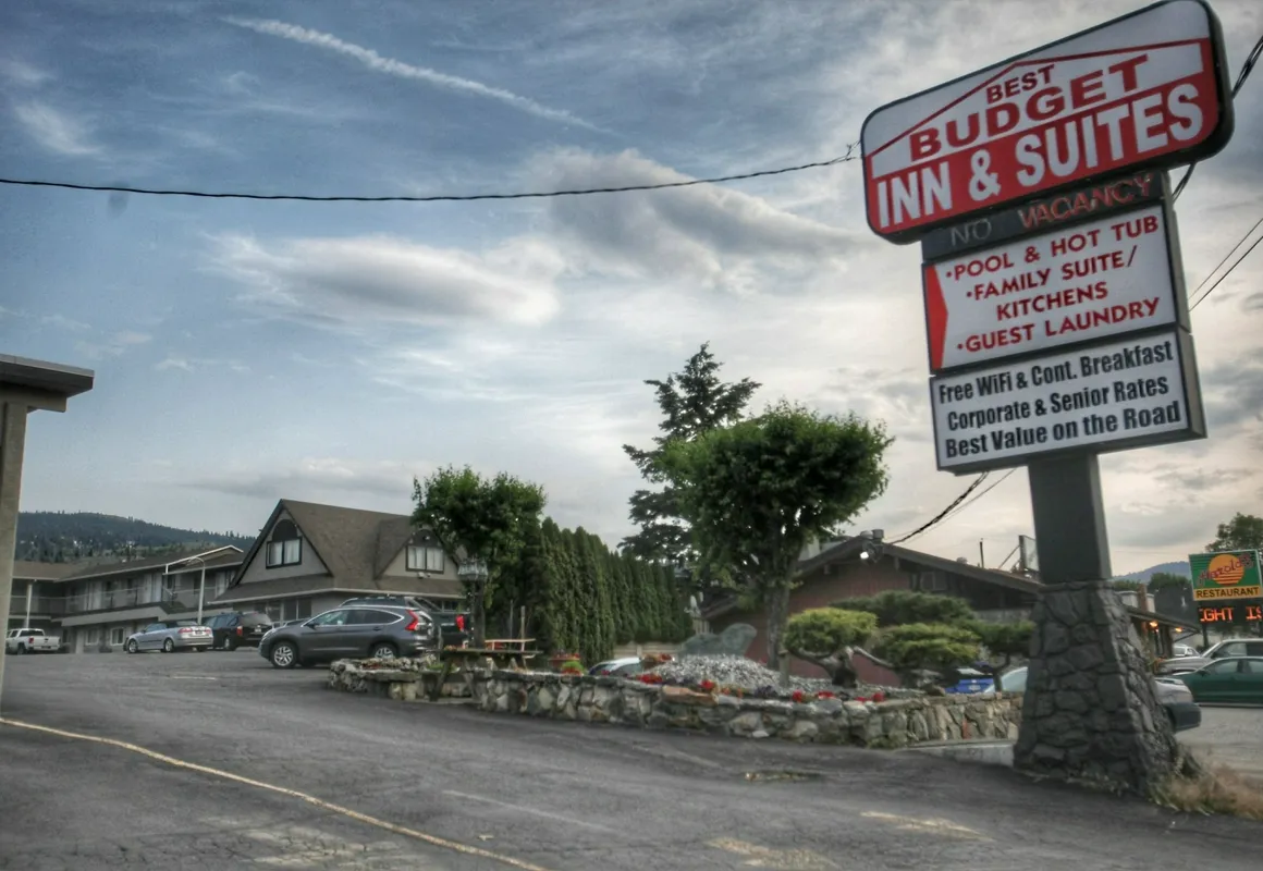 Best Budget Inn and Suites hotel hero