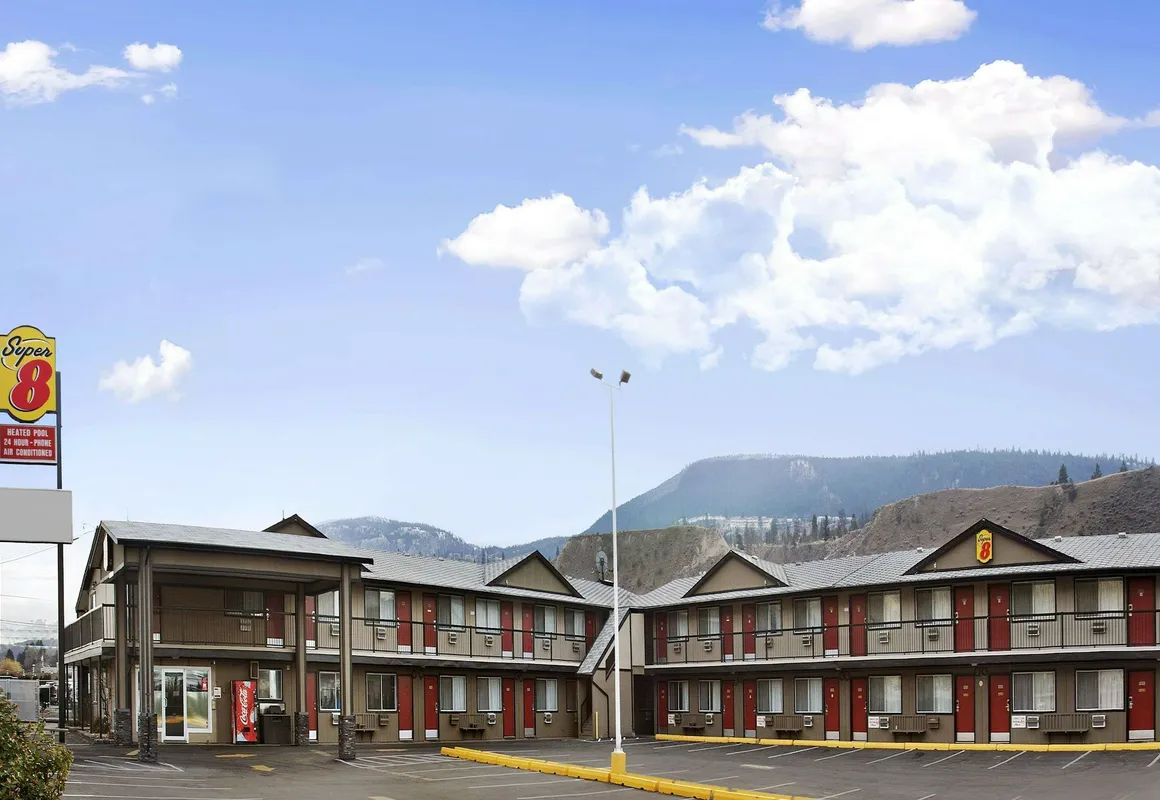 Super 8 by Wyndham Kamloops East hotel hero