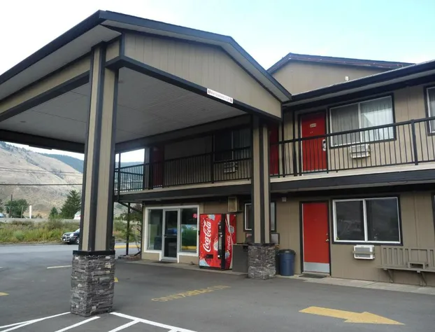 Super 8 by Wyndham Kamloops East hotel detail image 1