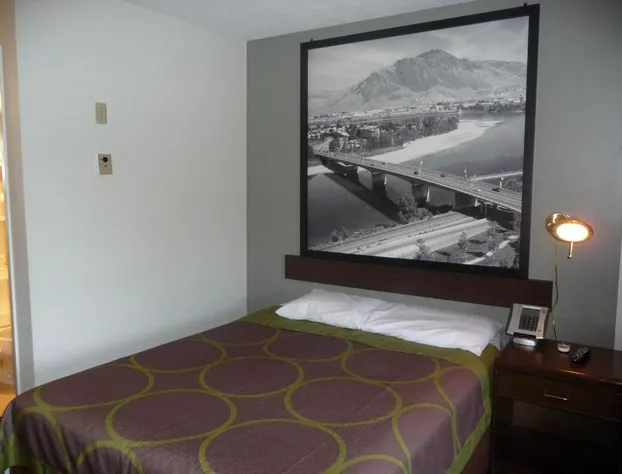 Super 8 by Wyndham Kamloops East hotel detail image 4