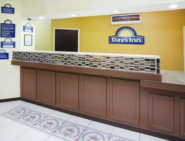 Days Inn & Suites by Wyndham Harvey Chicago South hotel detail image 2