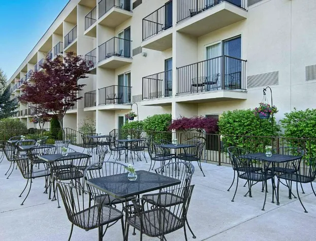 Oxford Suites Yakima hotel detail image 1