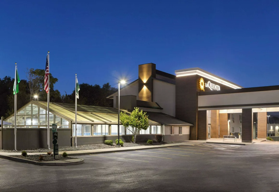 La Quinta Inn & Suites by Wyndham Yakima Downtown hotel hero