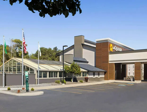 La Quinta Inn & Suites by Wyndham Yakima Downtown hotel detail image 1