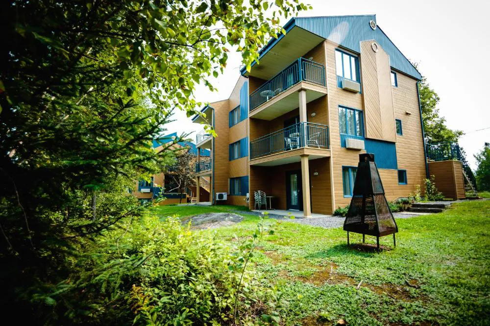 Centre de Villégiature Dam-en-terre hotel hero