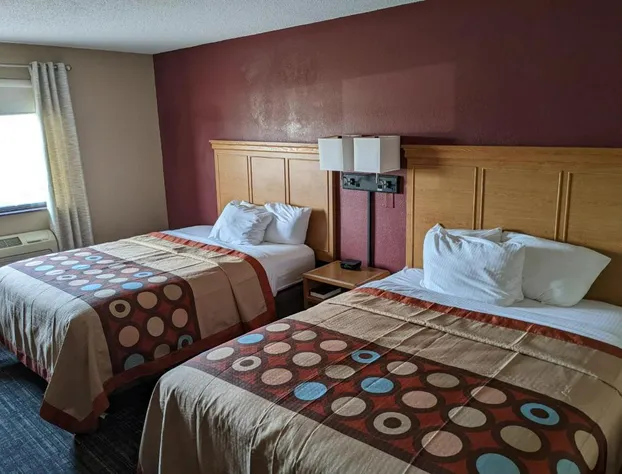 Super 8 by Wyndham Baxter/Brainerd Area hotel detail image 3