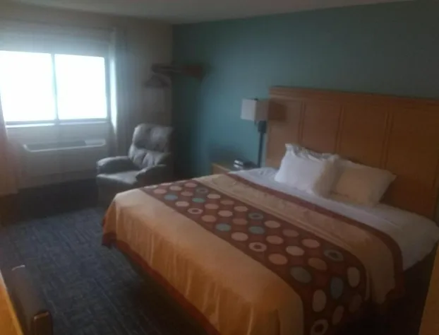 Super 8 by Wyndham Baxter/Brainerd Area hotel detail image 4