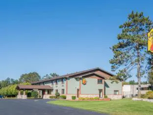 Super 8 by Wyndham Baxter/Brainerd Area hotel detail image 2