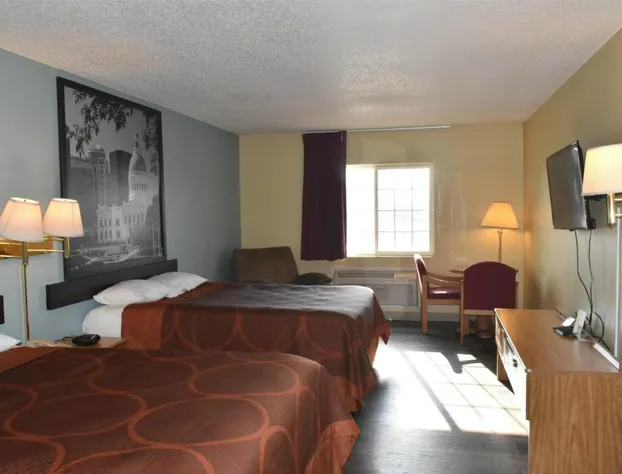 Super 8 by Wyndham Carthage hotel detail image 4