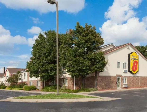 Super 8 by Wyndham Carthage hotel detail image 1