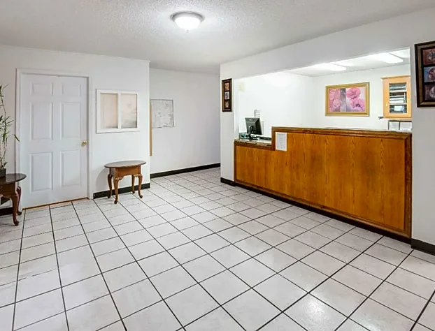 Super 8 by Wyndham Neosho hotel detail image 2