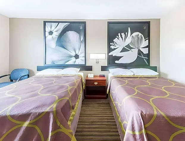 Super 8 by Wyndham Neosho hotel detail image 3