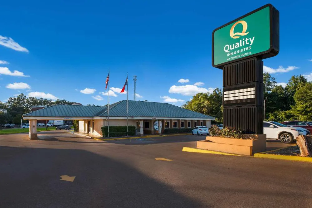 Quality Inn & Suites Lufkin hotel hero