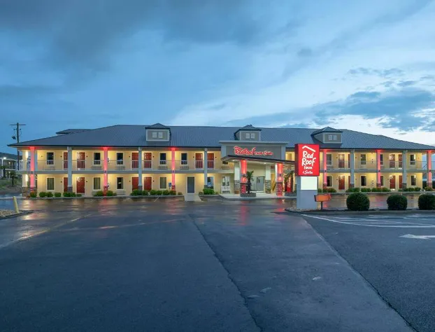 Red Roof Inn & Suites Calhoun hotel detail image 1