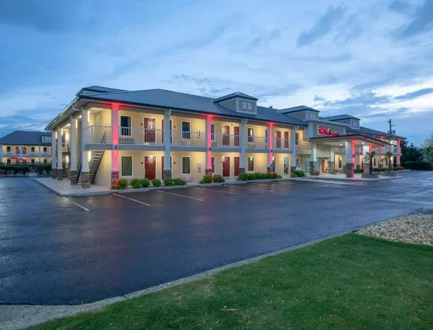 Red Roof Inn & Suites Calhoun hotel detail image 2