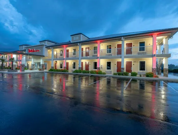 Red Roof Inn & Suites Calhoun hotel detail image 4
