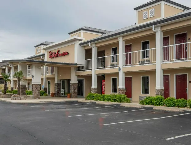 Red Roof Inn & Suites Calhoun hotel detail image 2
