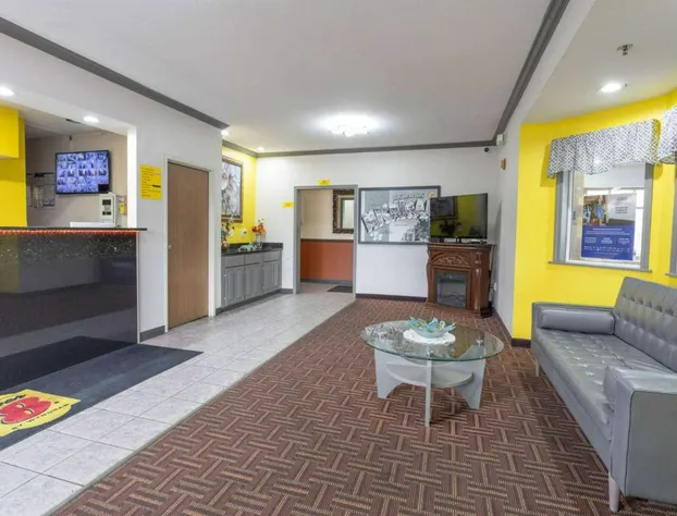 Super 8 by Wyndham Big Rapids hotel detail image 4