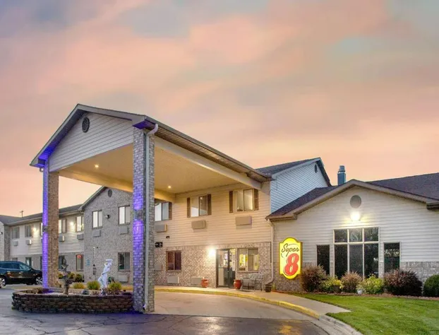 Super 8 by Wyndham Big Rapids hotel detail image 2