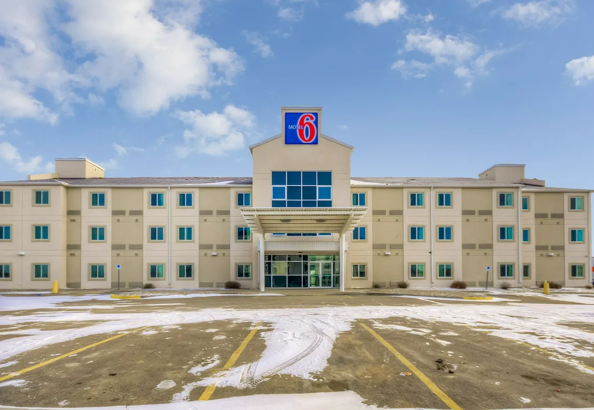 Motel 6 Estevan SK hotel hero
