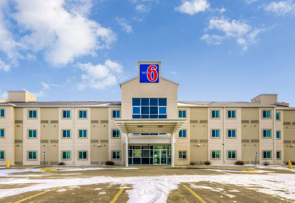 Motel 6 Estevan, SK hotel hero