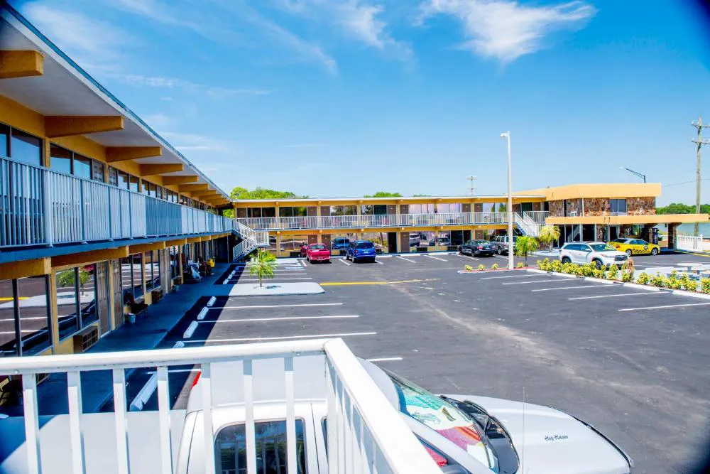 Lakeview Motel hotel hero