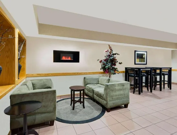 Ramada by Wyndham Marquette hotel detail image 4