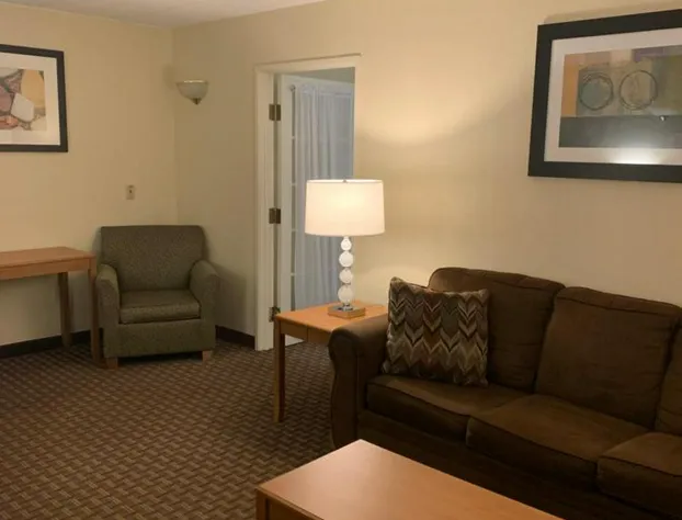 Ramada by Wyndham Marquette hotel detail image 3