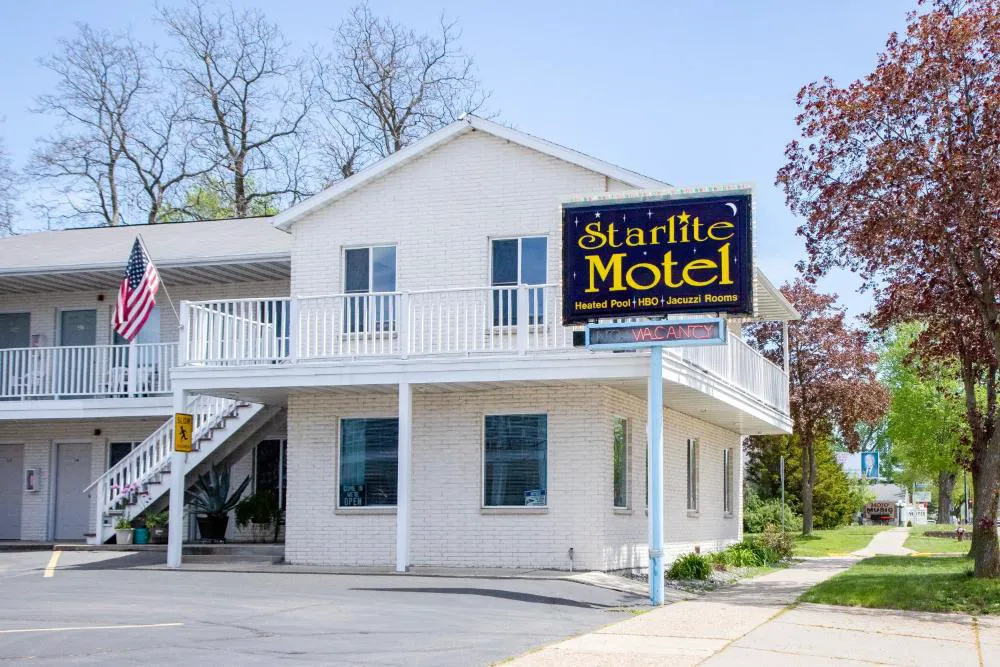 Starlite Motel hotel hero