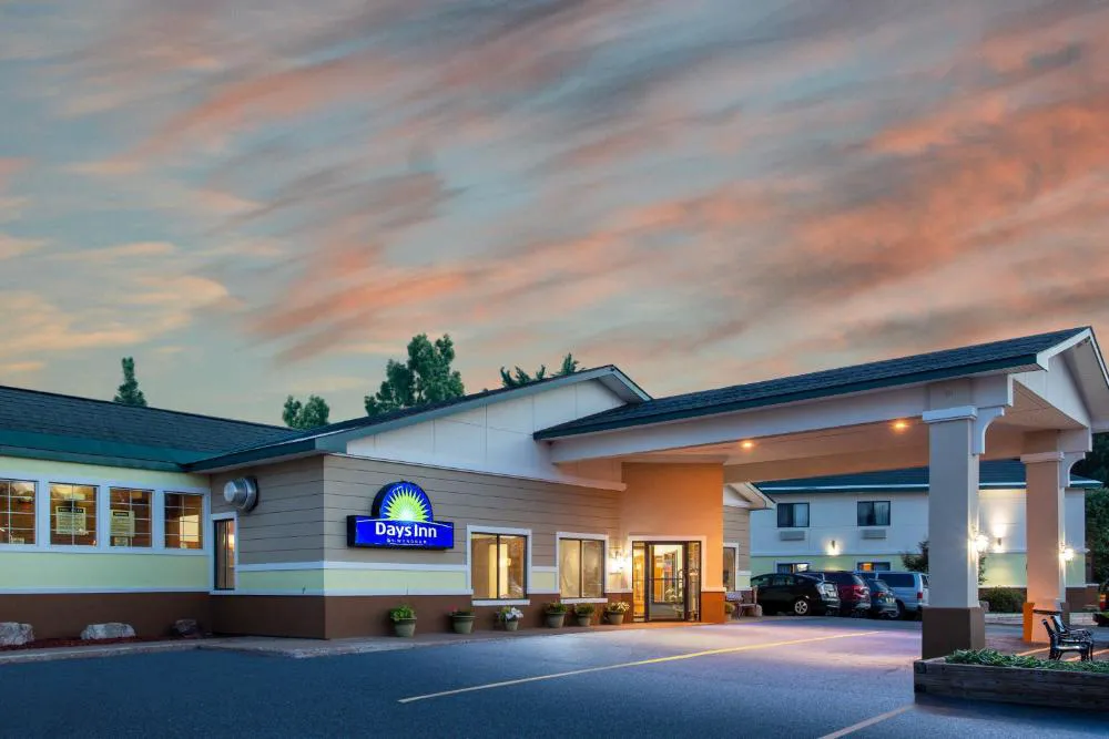 Days Inn by Wyndham Marquette hotel hero