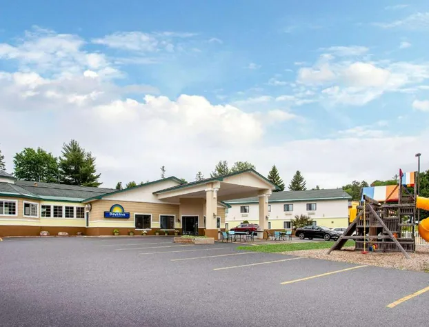 Days Inn by Wyndham Marquette hotel detail image 2