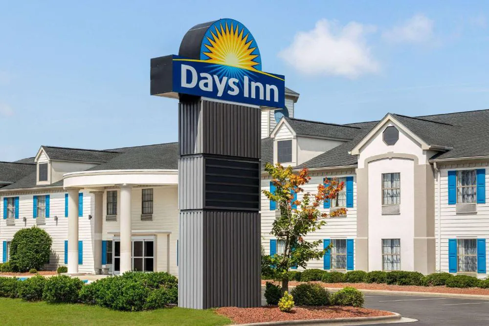 Days Inn by Wyndham Shallotte hotel hero
