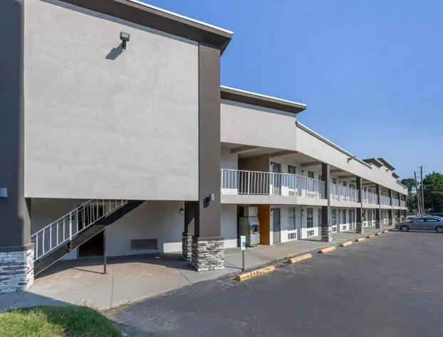 Red Roof Inn Dunn hotel detail image 1