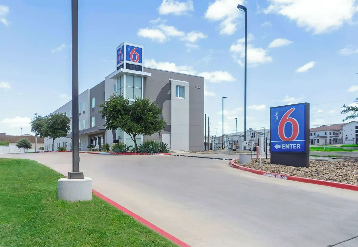 Motel 6 Laredo, TX - Airport hotel hero