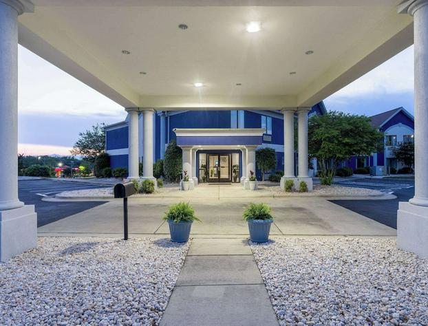 Days Inn by Wyndham Louisburg hotel detail image 4